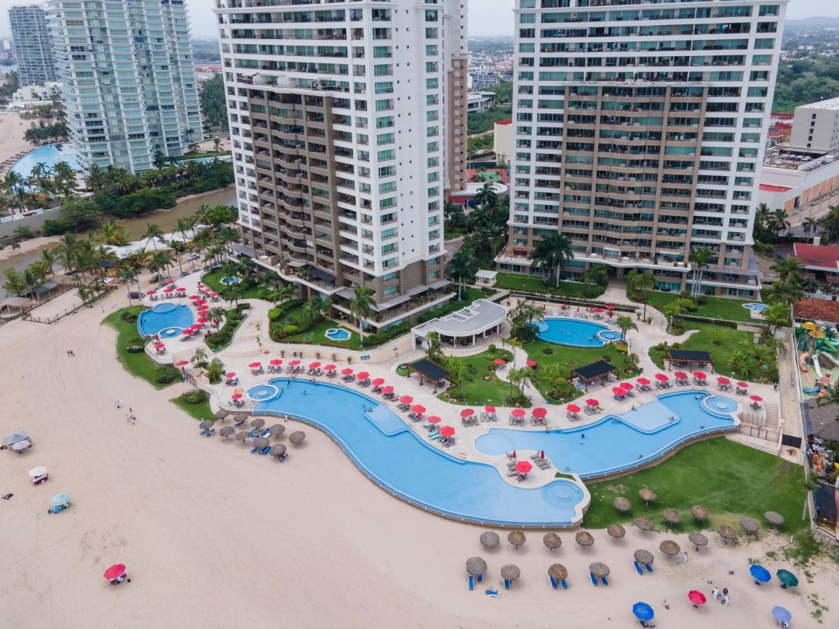 Ocean Front Condo Sleeps 4 Adults-Grand Venetian T3000-1606 Пуэрто-Вальярта Экстерьер фото