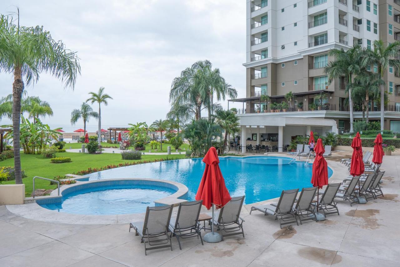 Ocean Front Condo Sleeps 4 Adults-Grand Venetian T3000-1606 Пуэрто-Вальярта Экстерьер фото