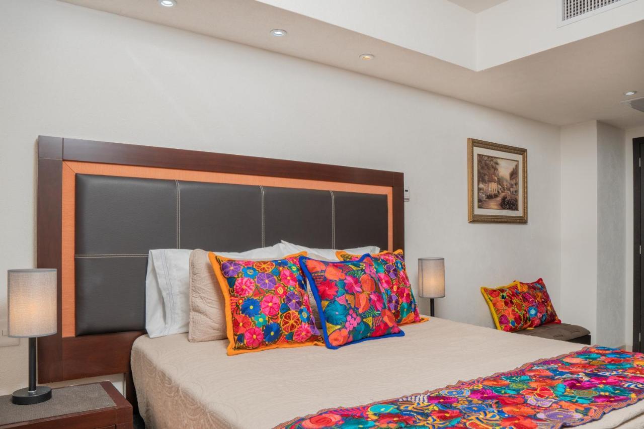 Ocean Front Condo Sleeps 4 Adults-Grand Venetian T3000-1606 Пуэрто-Вальярта Экстерьер фото