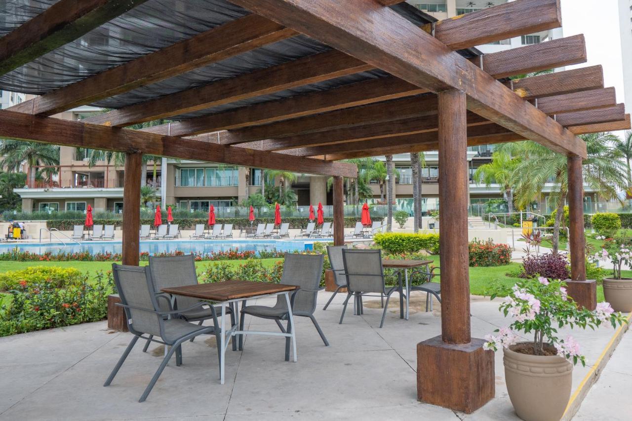 Ocean Front Condo Sleeps 4 Adults-Grand Venetian T3000-1606 Пуэрто-Вальярта Экстерьер фото