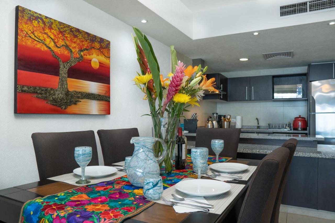 Ocean Front Condo Sleeps 4 Adults-Grand Venetian T3000-1606 Пуэрто-Вальярта Экстерьер фото
