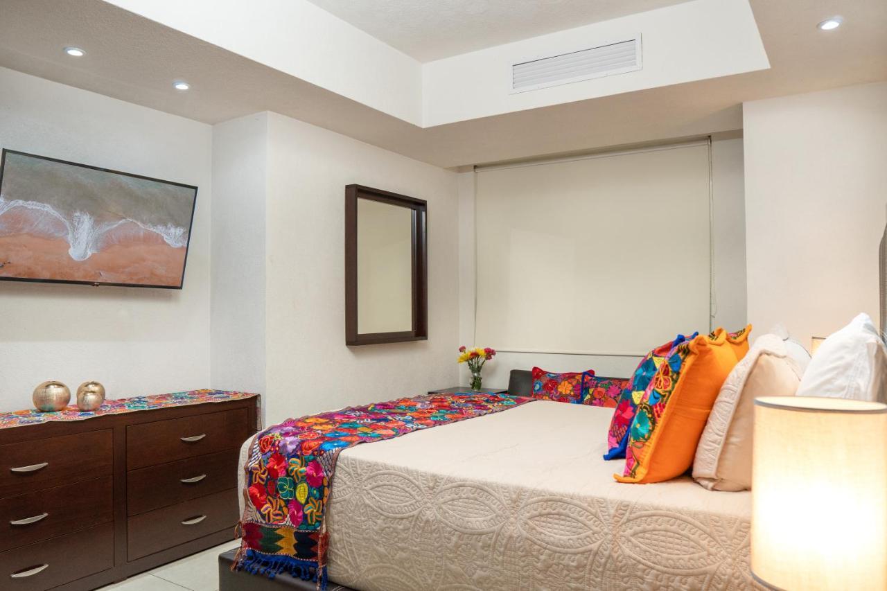 Ocean Front Condo Sleeps 4 Adults-Grand Venetian T3000-1606 Пуэрто-Вальярта Экстерьер фото