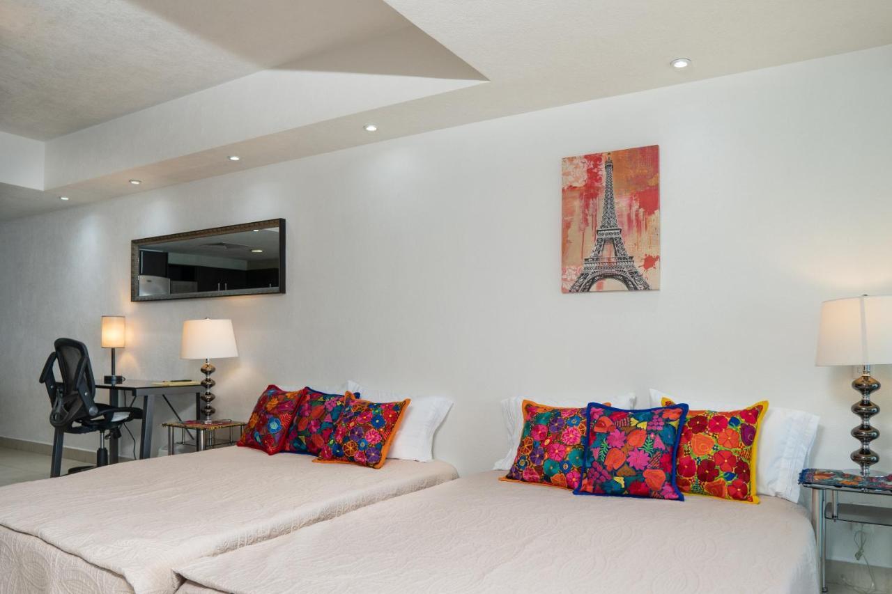 Ocean Front Condo Sleeps 4 Adults-Grand Venetian T3000-1606 Пуэрто-Вальярта Экстерьер фото