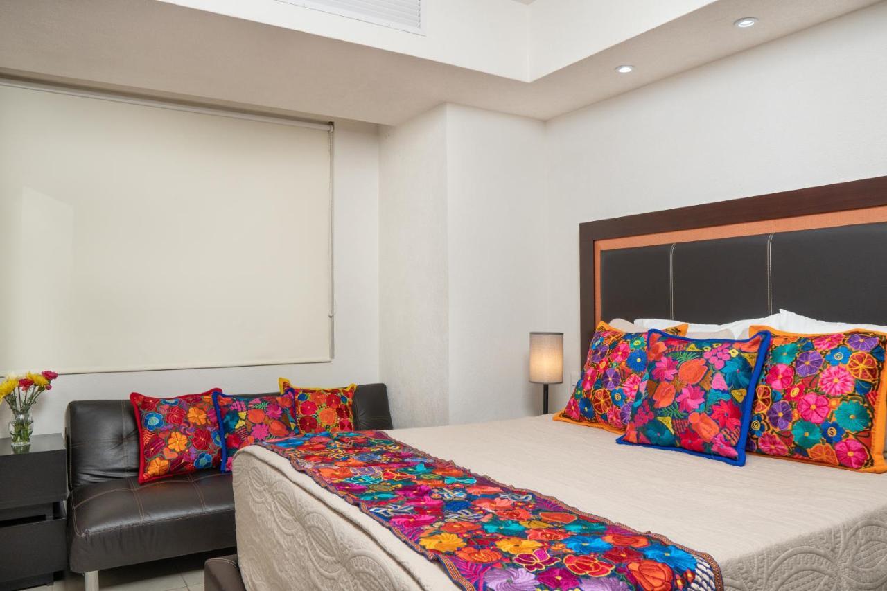 Ocean Front Condo Sleeps 4 Adults-Grand Venetian T3000-1606 Пуэрто-Вальярта Экстерьер фото