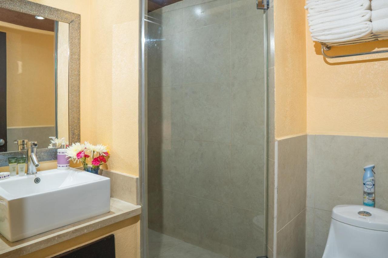 Ocean Front Condo Sleeps 4 Adults-Grand Venetian T3000-1606 Пуэрто-Вальярта Экстерьер фото